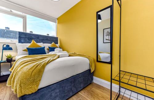 Hackney Wick Apartment | Stunning Family Home - Sleeps 11