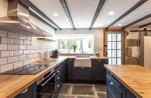 Helston Cottage | Stunning farmhouse on the Lizard Peninsular by Porthleven & Lizard Holidays