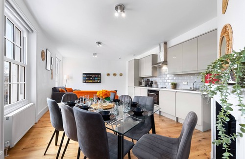 Pimlico Apartment | Stunning flat in Kings Cross sleeps 10