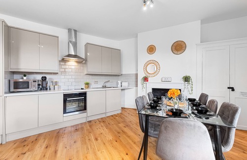 Pimlico Apartment | Stunning flat in Kings Cross sleeps 10