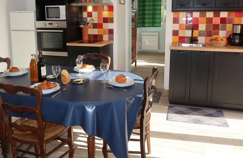Lampaul-Ploudalmezeau House | Stunning private villa for 4 people with WIFI, TV, patio, pets allowed and parking