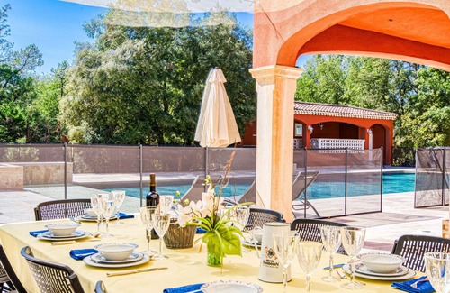 Meounes-les-Montrieux House | Stunning private villa for 10 guests with private pool, WIFI, A/C, hot tub, TV and terrace