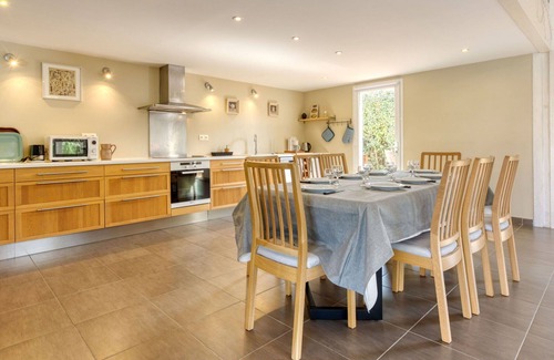 Vensac Villa | Stunning private villa for 10 guests with private pool, WIFI, TV and terrace