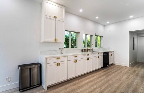 North Beach House | Stunning Full Glatt Kosher House with Heated Pool!