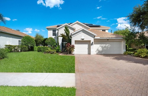 Rural Estates House | Stunning Fully Furnished LAKEVIEW POOL-SPA HOME @3200 SQ. FT. 5 BEDROOM 3.5 BATH