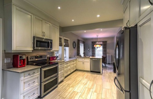 Port Weller West House | Stunning Heritage Large Character Family home