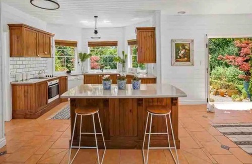 Mittagong House | Stunning Highlands Manor-Accommodates 2-12 people