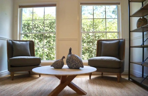 Mittagong House | Stunning Highlands Manor-Accommodates 2-12 people