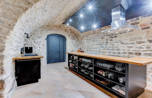 Vic-la-Gardiole House | Stunning historic house