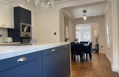 Lincoln House | Stunning holiday home with amazing Castle views