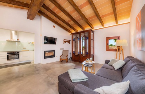 Manacor Villa | Stunning Holiday Home Sa Pleta with Mountain View, Wi-Fi, Balcony, Garden