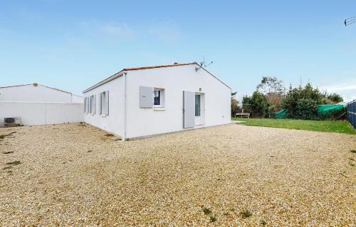 La Bree-les-Bains House | Stunning Home In La Brée-Les-Bains