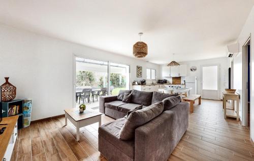 La Bree-les-Bains House | Stunning Home In La Brée-Les-Bains