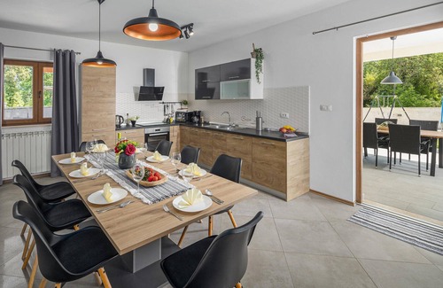 Bale House | Stunning home in Bale with WiFi