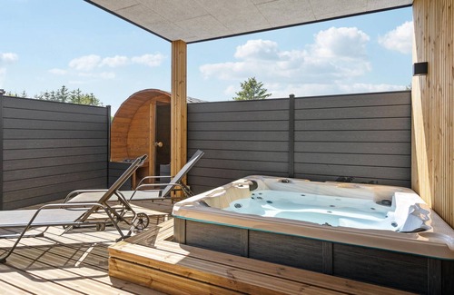 Blokhus House | Stunning home in Blokhus with kitchen