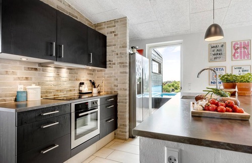 Egsmark Strand House | Stunning home in Ebeltoft with sauna