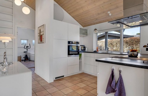 Sjaelborg House | Stunning home in Esbjerg V with kitchen