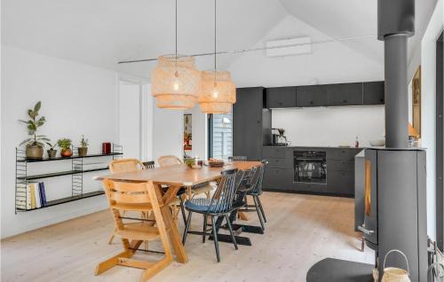 Faarevejle House | Stunning Home In Fårevejle With Kitchen