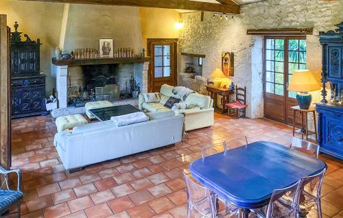 Fauroux House | Stunning Home In Fauroux With Wifi