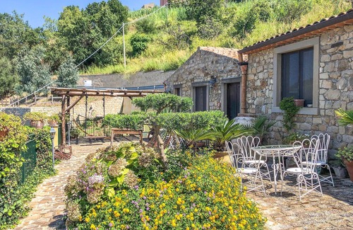 Ficarra House | Stunning home in Ficarra