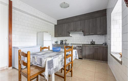 Sardinero House | Stunning Home In Fisterra With Kitchen
