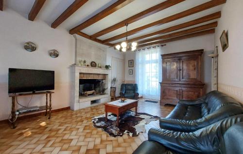 Ceaux-en-Loudun House | Stunning Home In Ceaux-En-Loudun