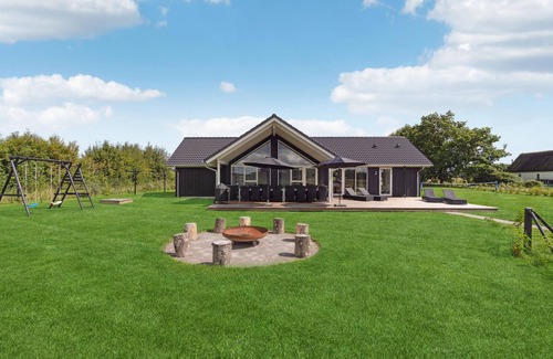 Oster Hurup House | Stunning home in Hadsund with sauna