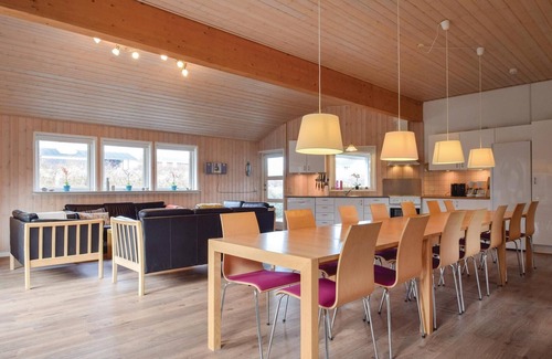 Østerskov House | Stunning home in Humble with WiFi