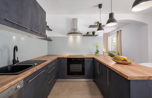 Tar-Vabriga House | Stunning home in Perci with WiFi