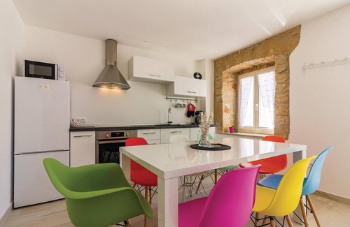 Mali Vareski House | Stunning home in Peruski with WiFi
