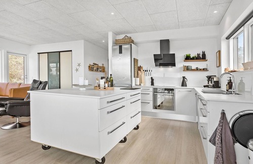 Sallingsund House | Stunning home in Roslev with kitchen