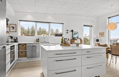 Sallingsund House | Stunning home in Roslev with kitchen