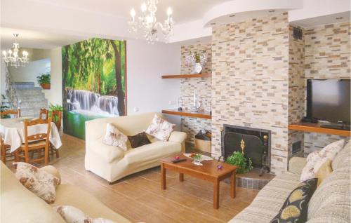Sayalonga House | Stunning Home In Sayalonga With Wifi