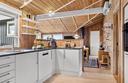 Grønninghoved Strand House | Stunning home in Sjølund with kitchen