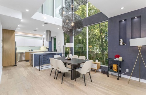 Beverly Grove House | Stunning home in the heart of West Hollywood w/private rooftop spa!