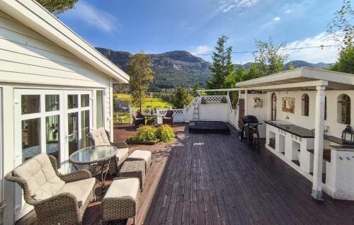 Vikebygd House | Stunning Home In Vikebygd With House A Mountain View