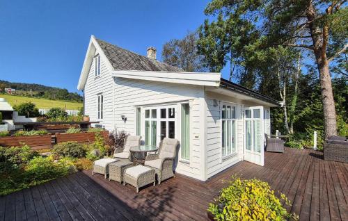 Vikebygd House | Stunning Home In Vikebygd With House A Mountain View