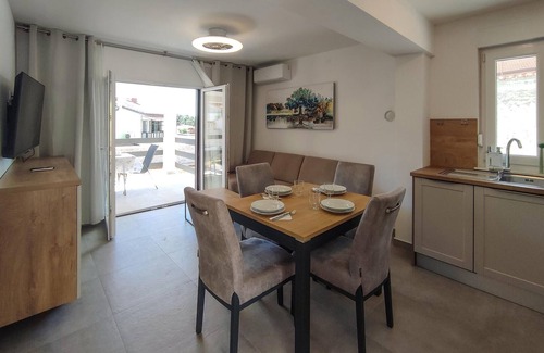 Vinkuran House | Stunning home in Vinkuran with WiFi