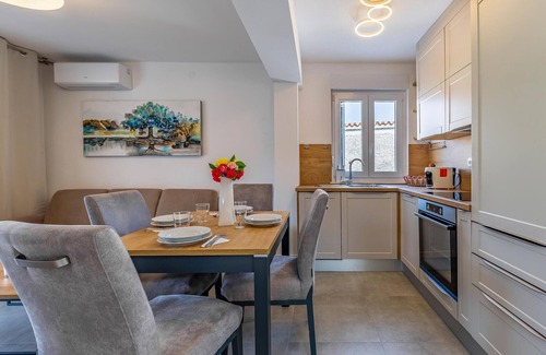 Vinkuran House | Stunning home in Vinkuran with WiFi