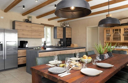 Rapavel House | Stunning home in Visnjan with sauna