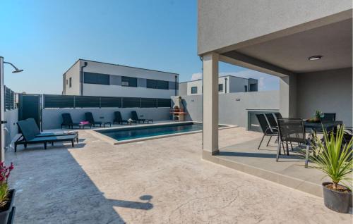Vrsi House | Stunning Home In Vrsi With Wifi