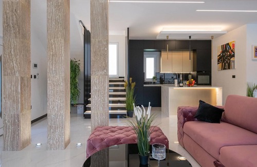 Zagvozd House | Stunning home in Zagvozd with sauna