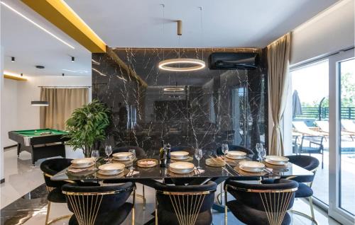 Zagvozd House | Stunning Home In Zagvozd With Sauna