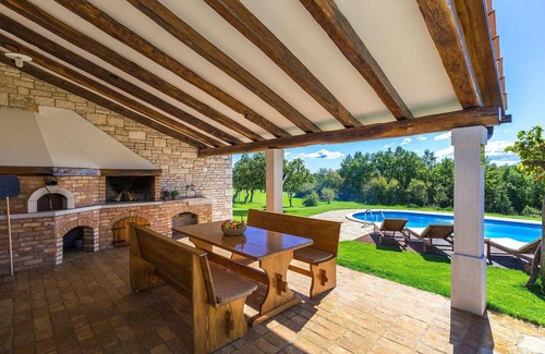 Laginji House | Stunning home in Zminj
