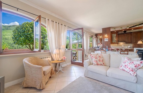 Varese Ligure House | Stunning home in Varese Ligure -SP-