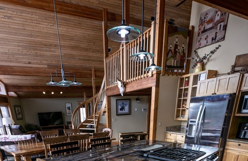 Bozeman House | Stunning Home On 20 Mountainous Acres 6 Miles From Mainstreet Bozeman
