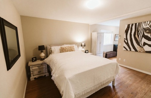 South Colby House | Stunning Home, Sound View, Sauna and Covered Deck