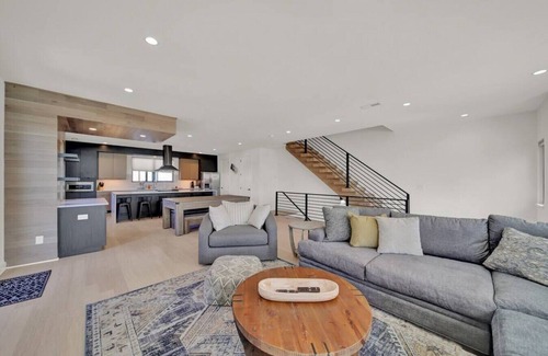 Charlotte House | Stunning Home with Pool, Outdoor Kitchen Rooftop,BBQ