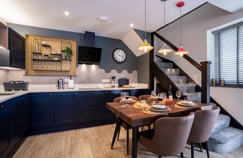 Ambleside House | Stunning Home with Sky TV & Parking by LetMeStay