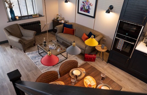 Ambleside House | Stunning Home with Sky TV & Parking by LetMeStay